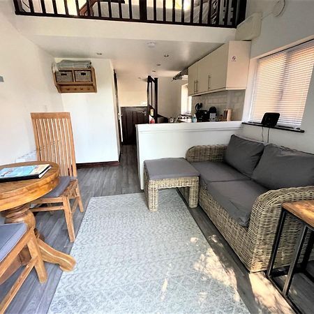 The Stables - Detached Cottage With Private Garden & Hot Tub Сейнт Остел Екстериор снимка