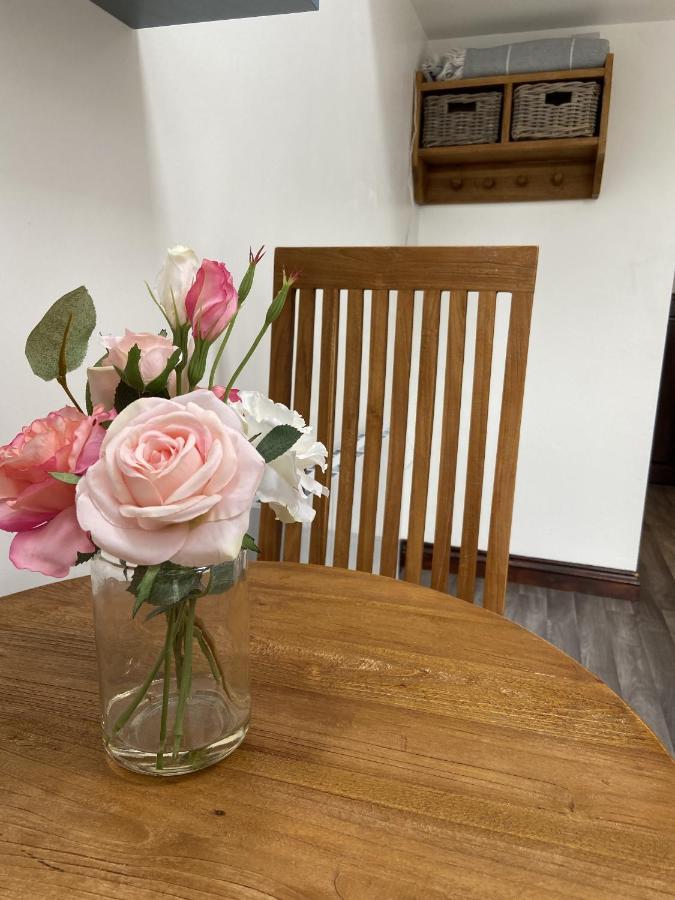 The Stables - Detached Cottage With Private Garden & Hot Tub Сейнт Остел Екстериор снимка